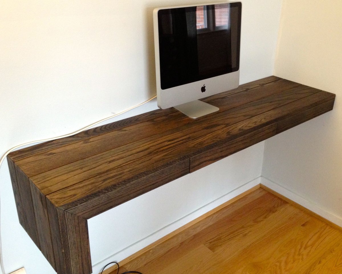 Компьютерный стол навесной на стене