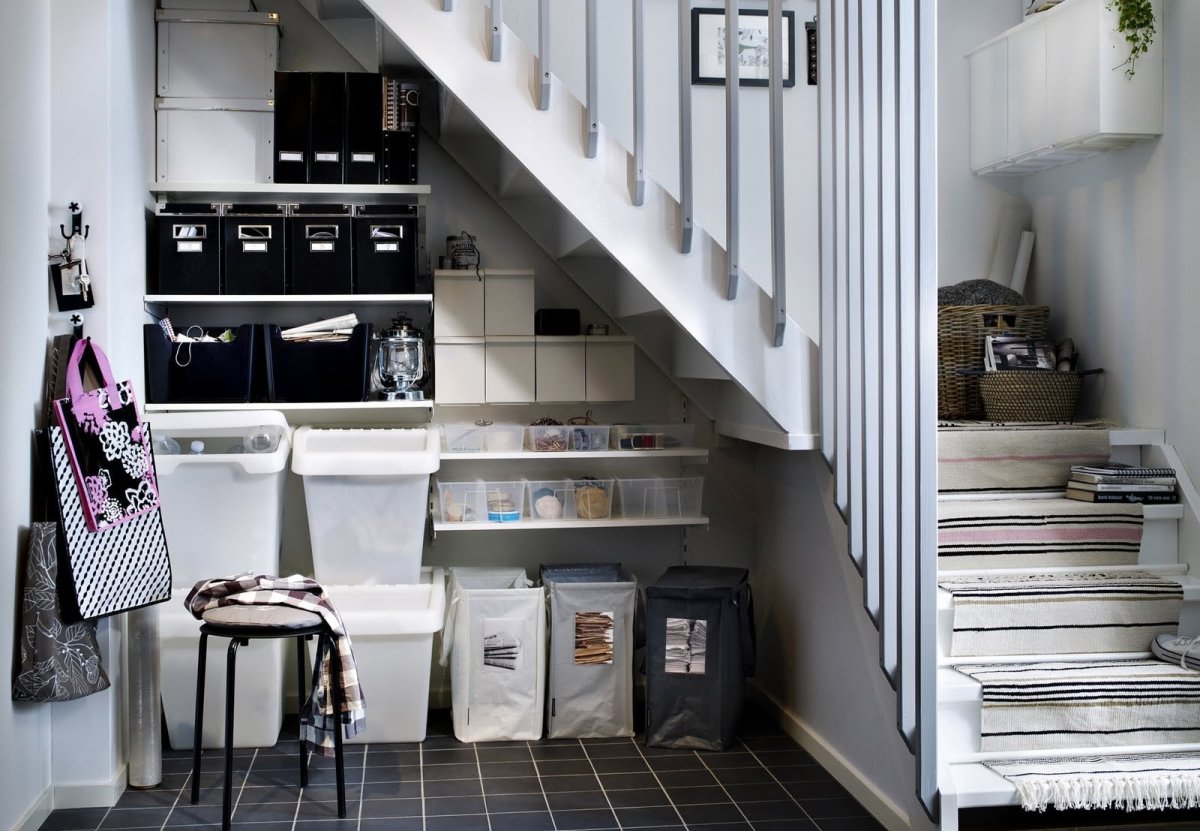 Система хранения под лестницей