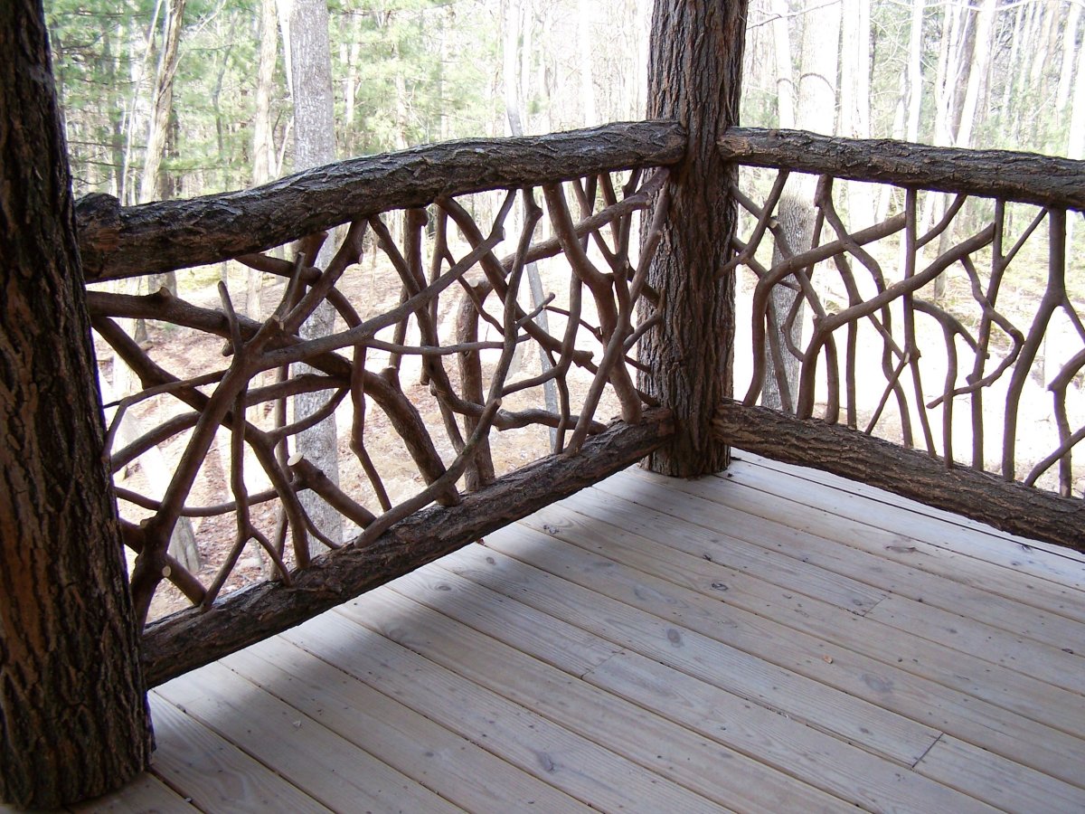 Беседка у забора