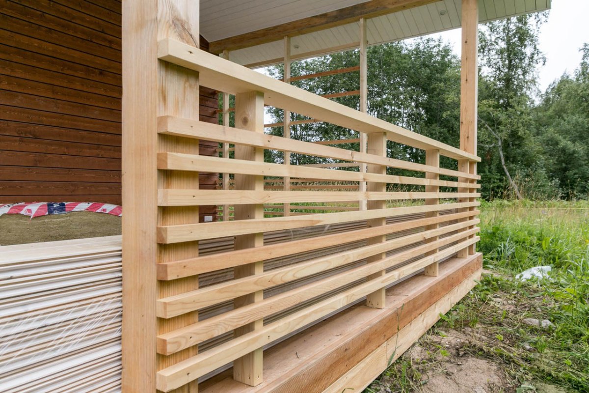 Ограждение террасы из дерева