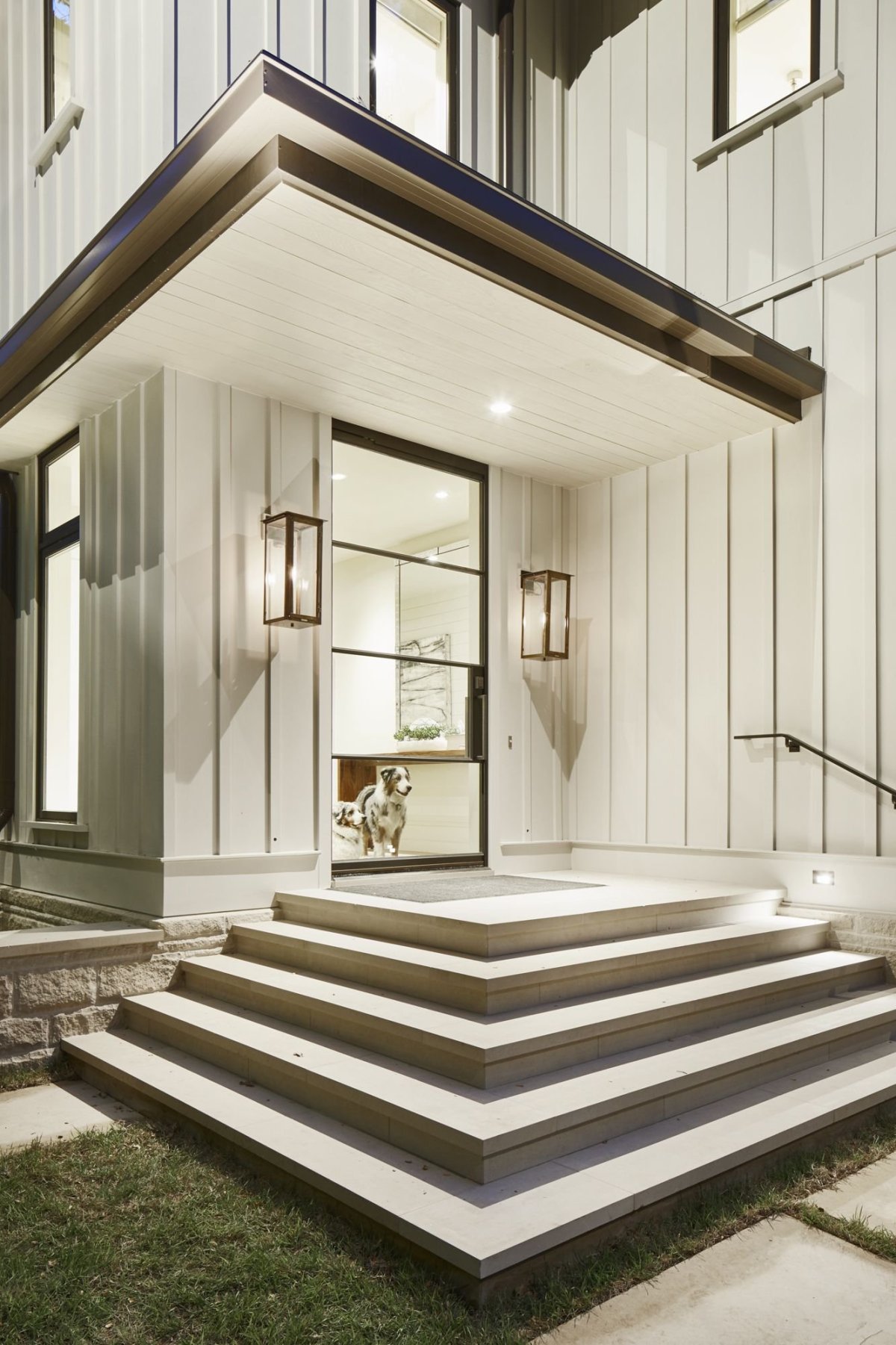 Отделка крыльца в современном стиле