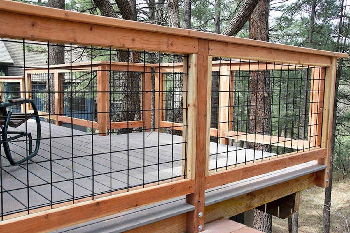 Перила на террасе из металлические сетки