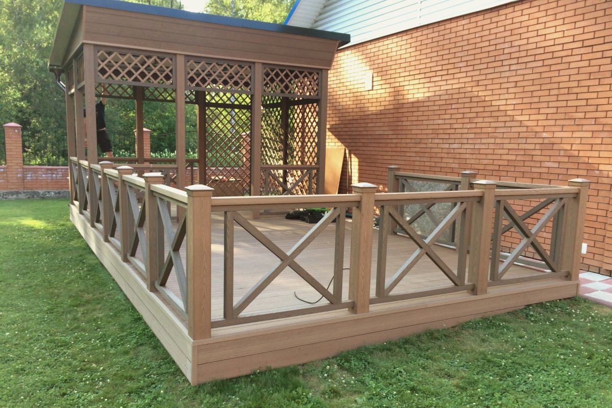 Фасад беседки декор из декинга