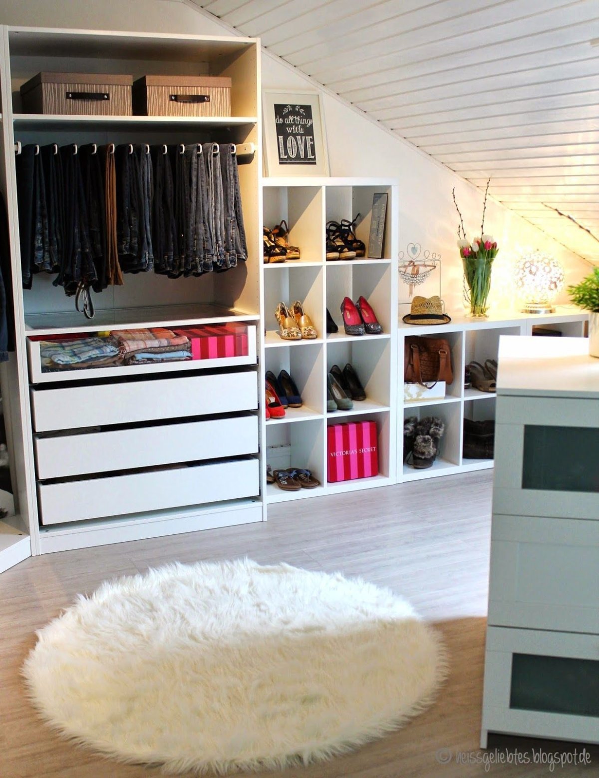 Шкаф икеа в мансарде