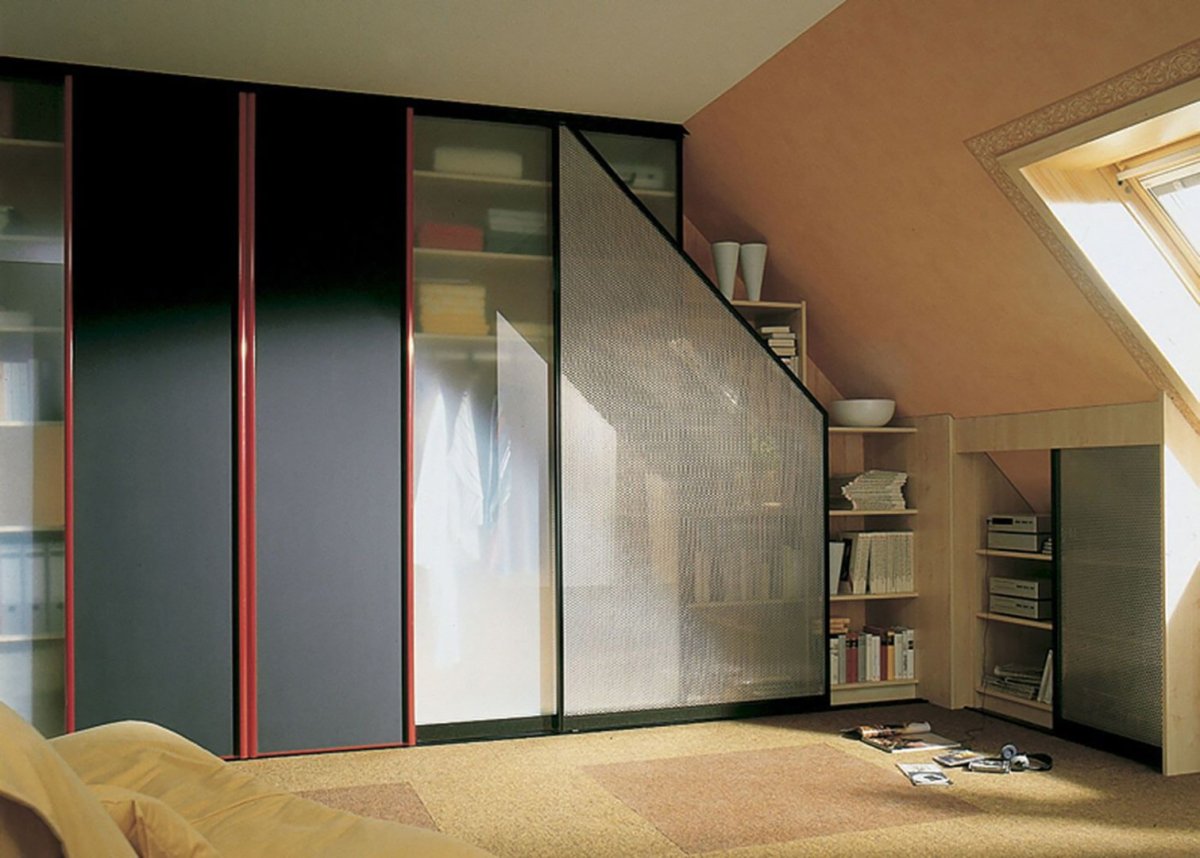 Мансардный шкаф купе