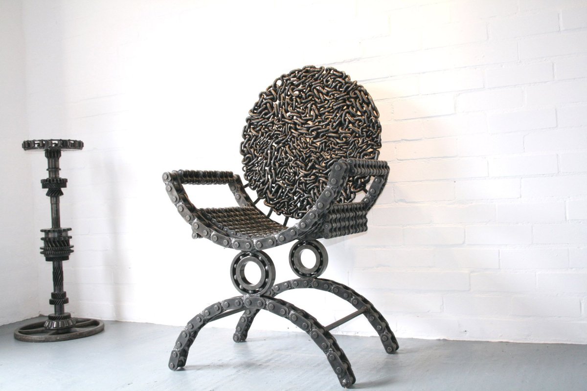 Стул из металлолома