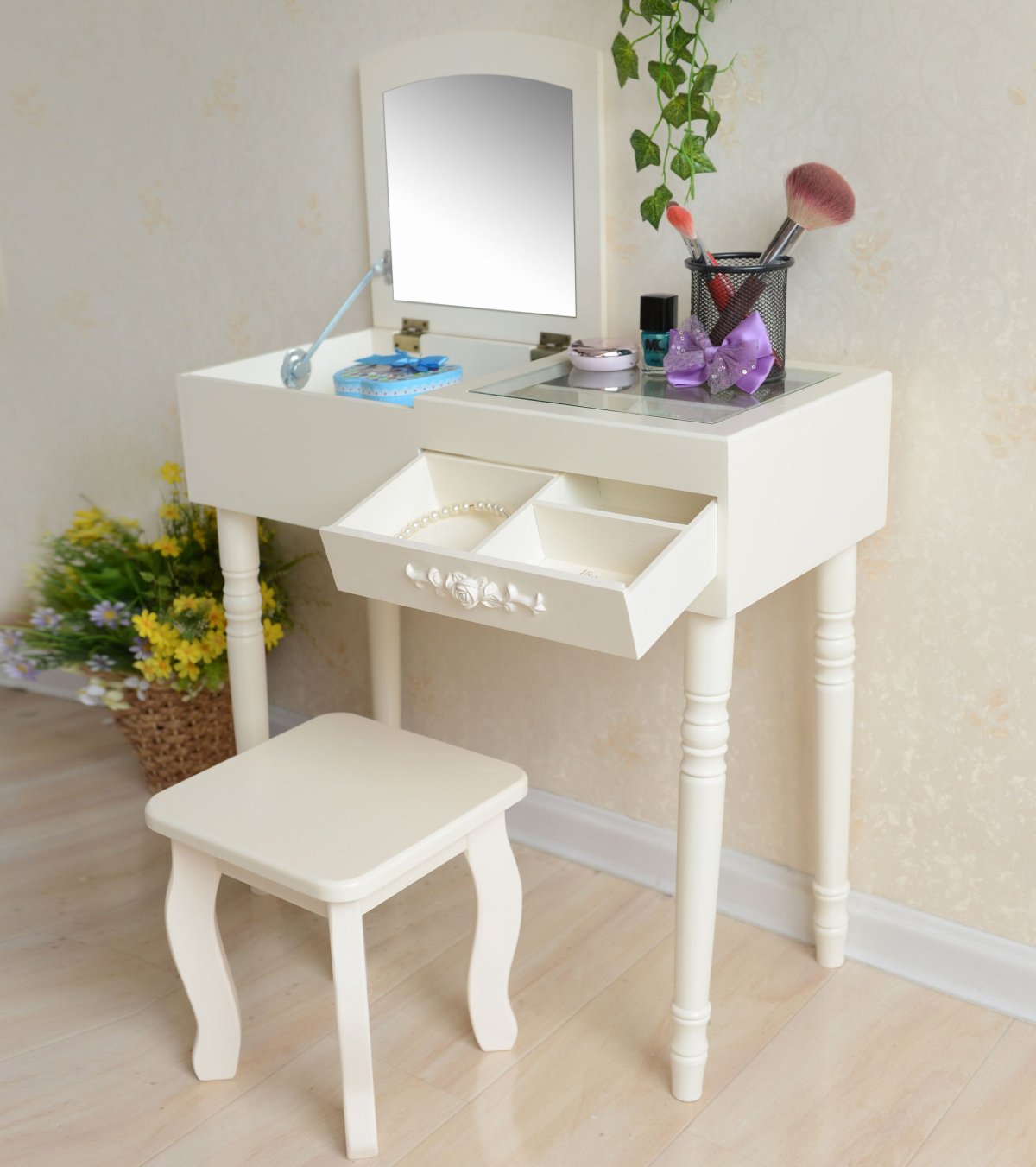 Стол туалетный Metal Vanity Table
