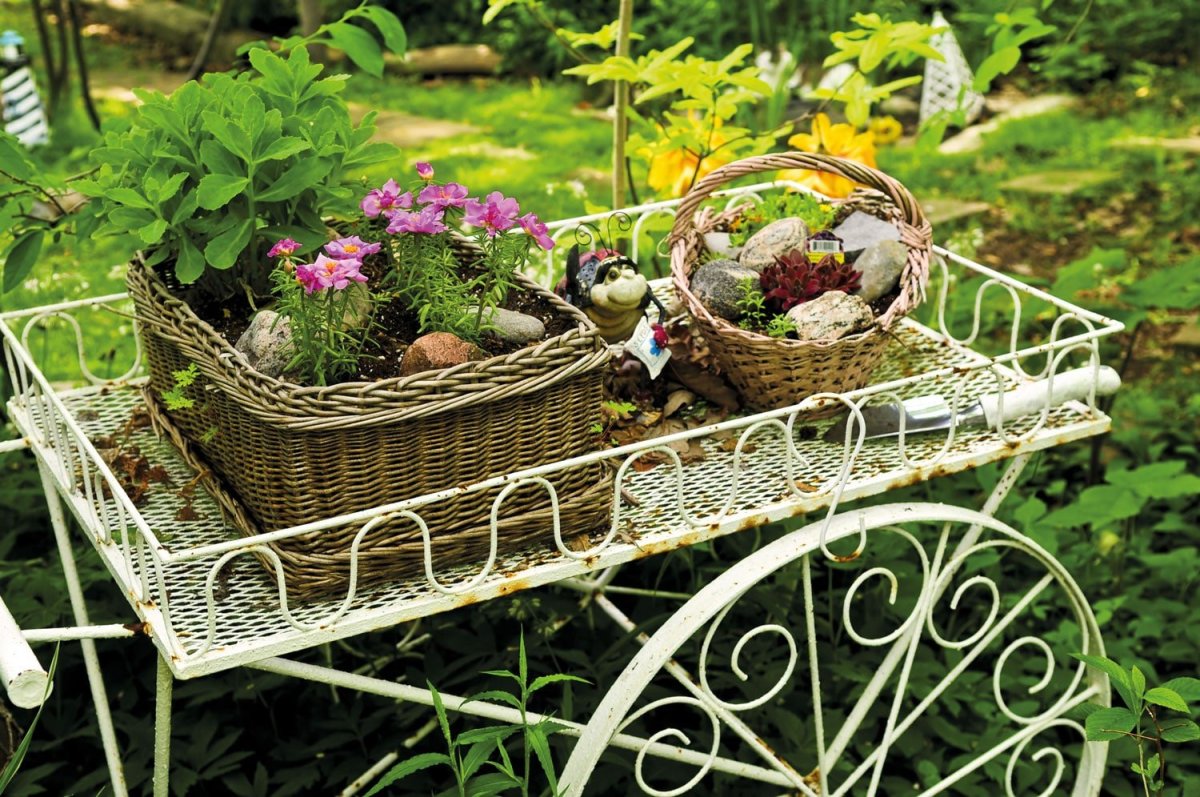 Корзина для цветов на дачу