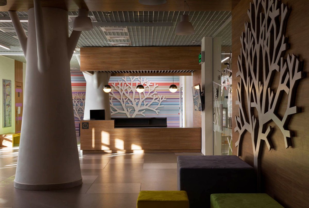 Интерьер вестибюля школы