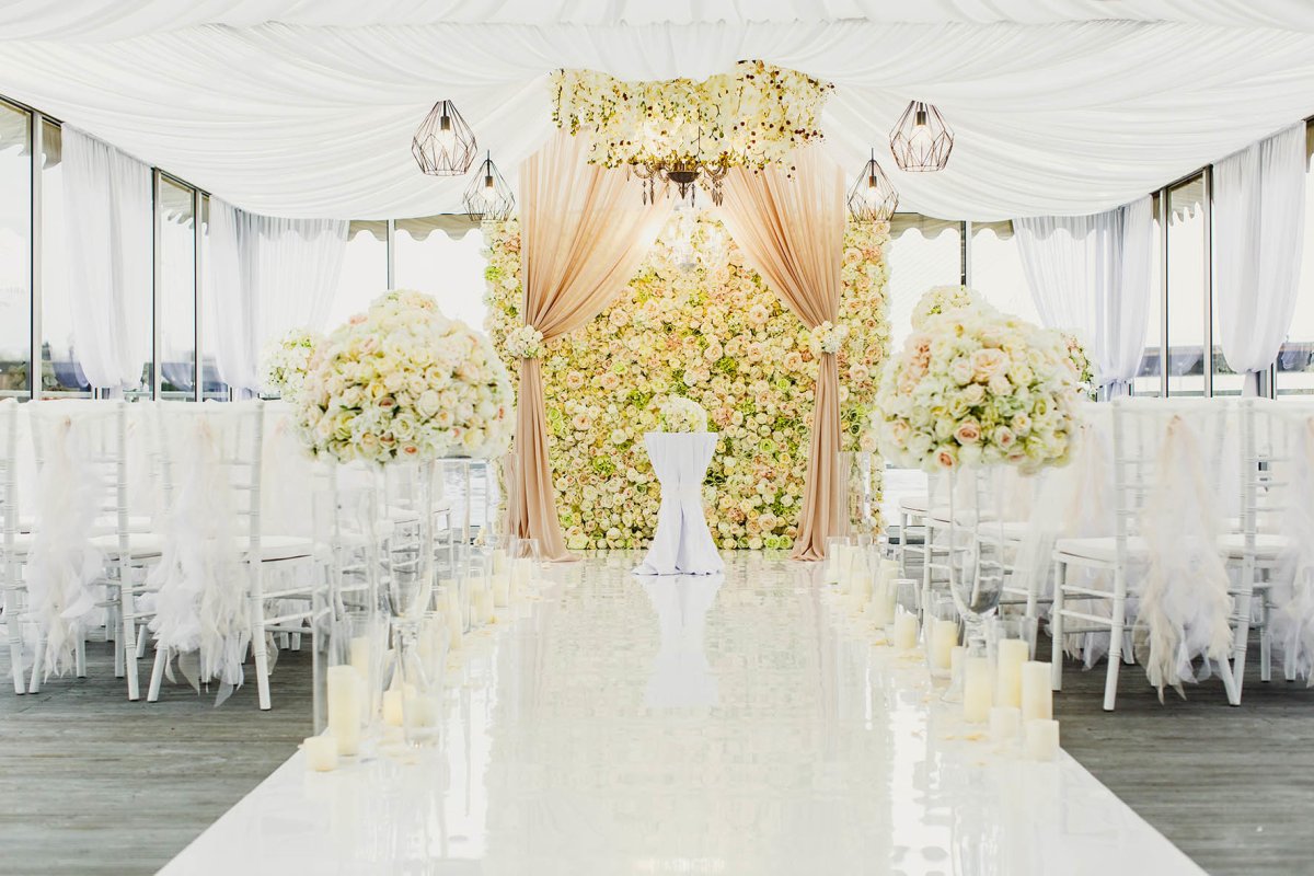 Украшения свадьбы в нутри дома