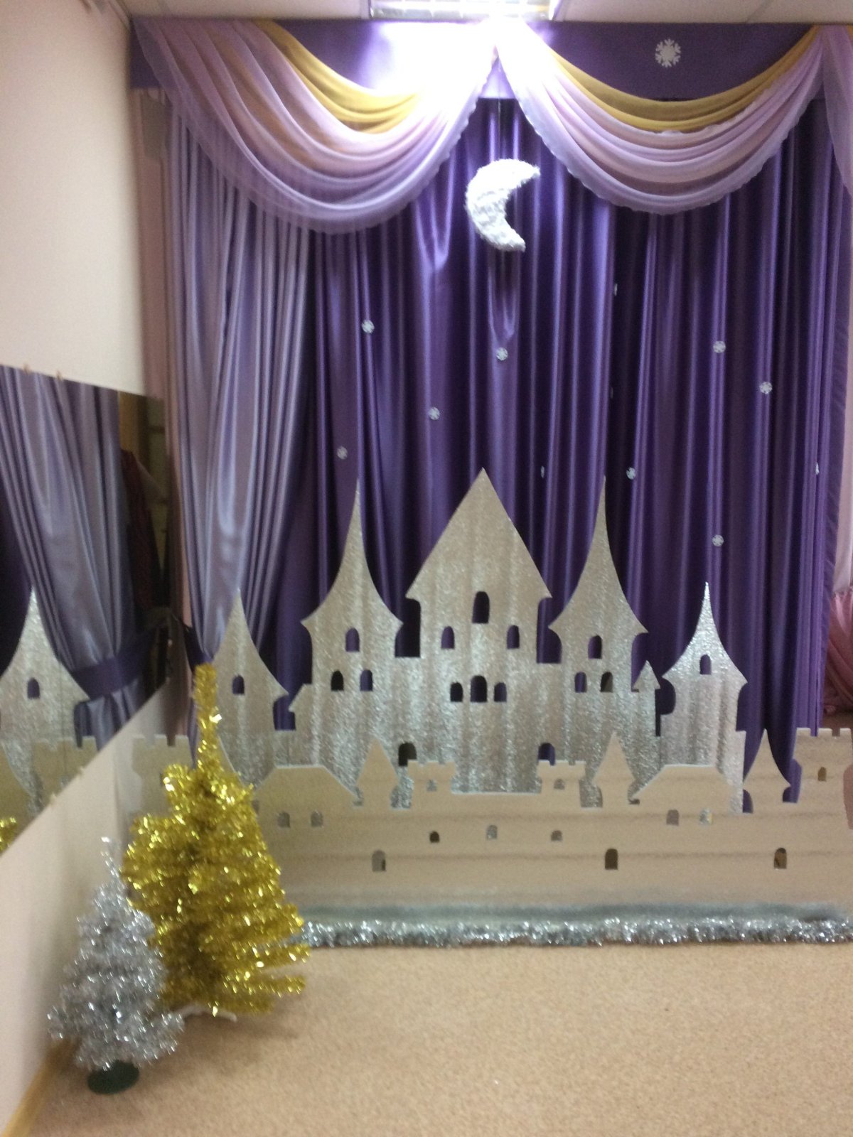 Украшение зала на новый год в детском саду