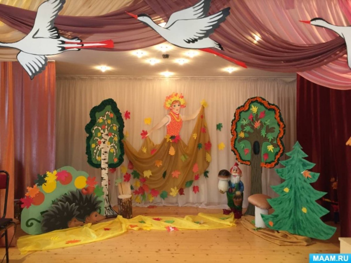 Украшение зала осень в детском саду