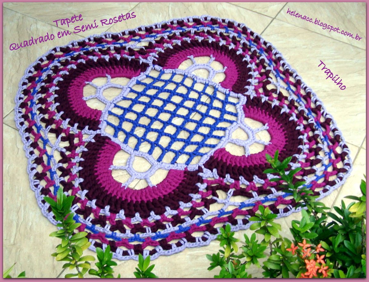 Вязаные коврики с лебедями