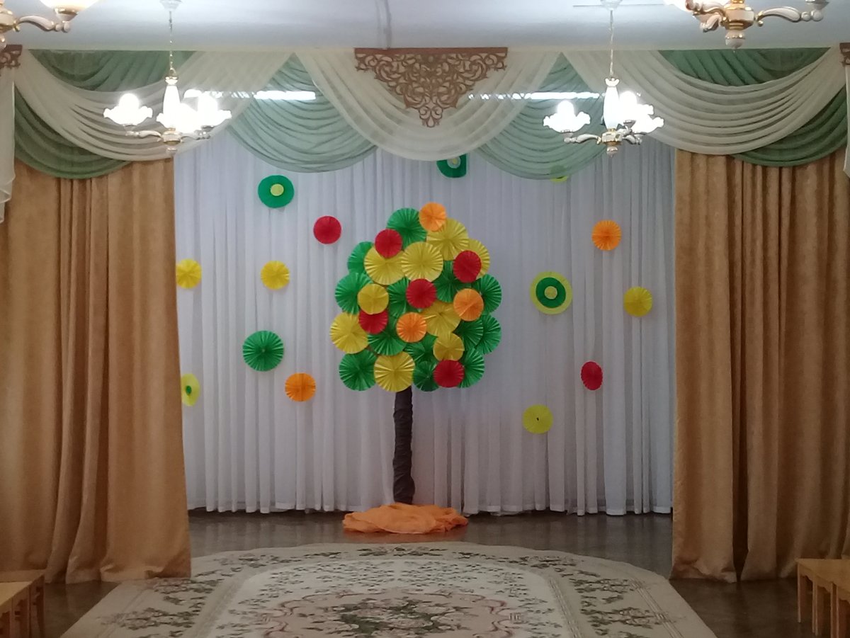 Украшение зала в детском саду