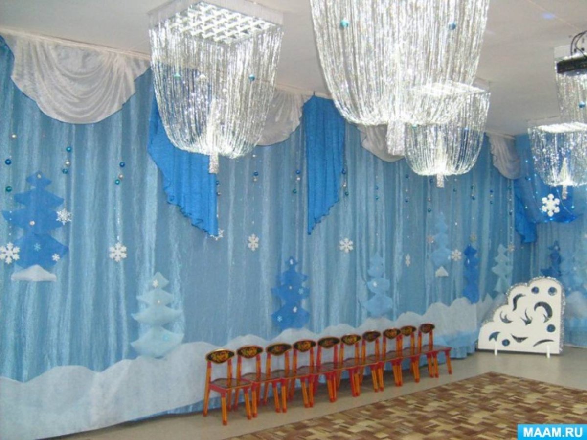 Новогоднее украшение зала в детском саду