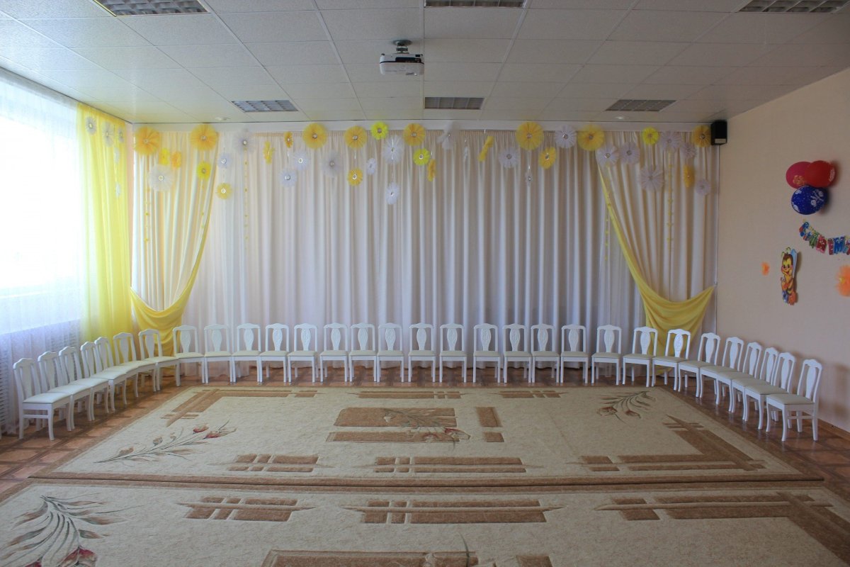Шторы в музыкальный зал детского сада