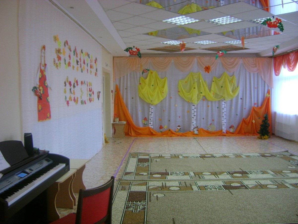 Украшение музыкального зала лето