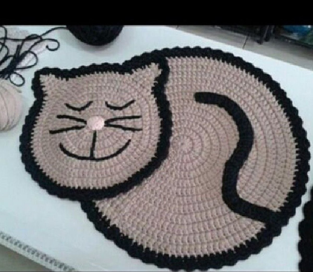 Коврик в виде кошки