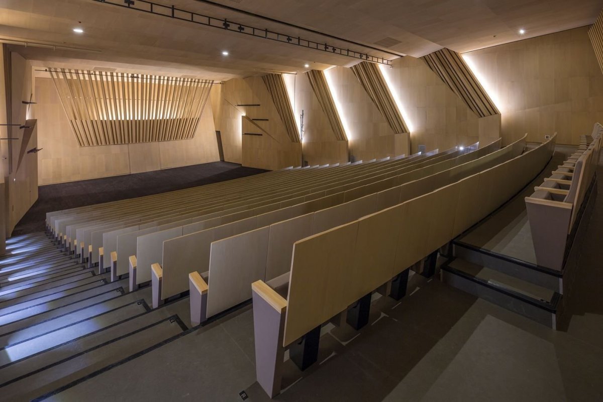 “Auditorium and Music Centre”, Барселона, Испания, .