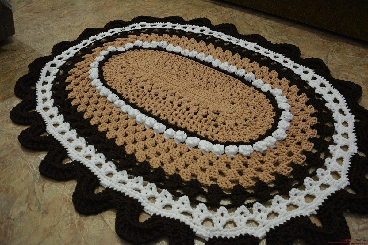 Красивый овальный коврик крючком