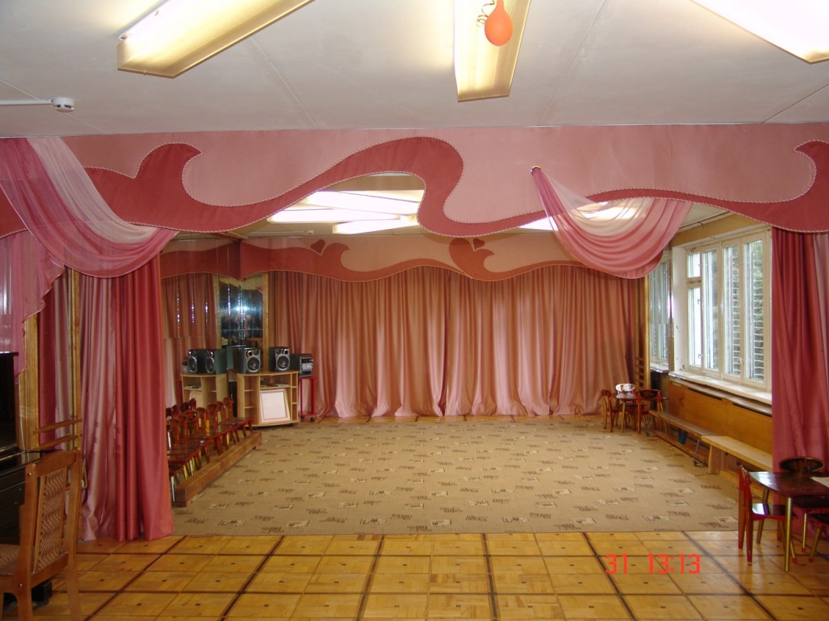 Шторы в музыкальный зал детского сада