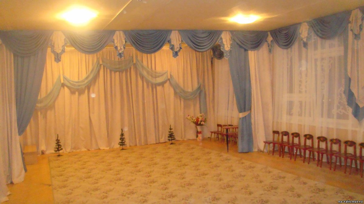 Ламбрекены в музыкальный зал детского