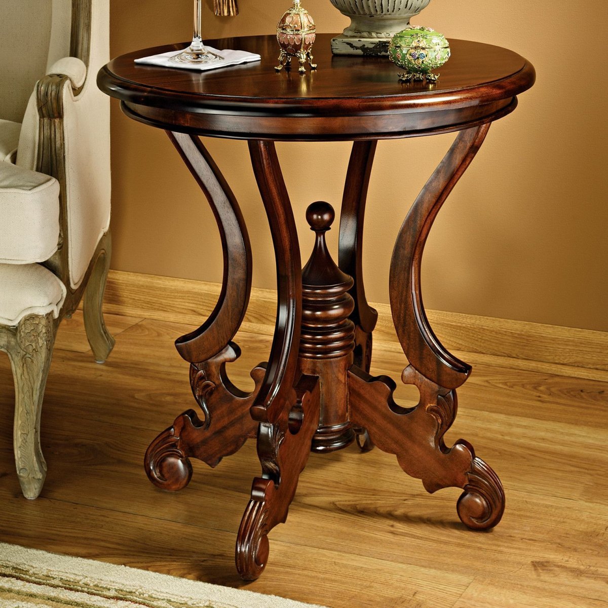 Красивый столик