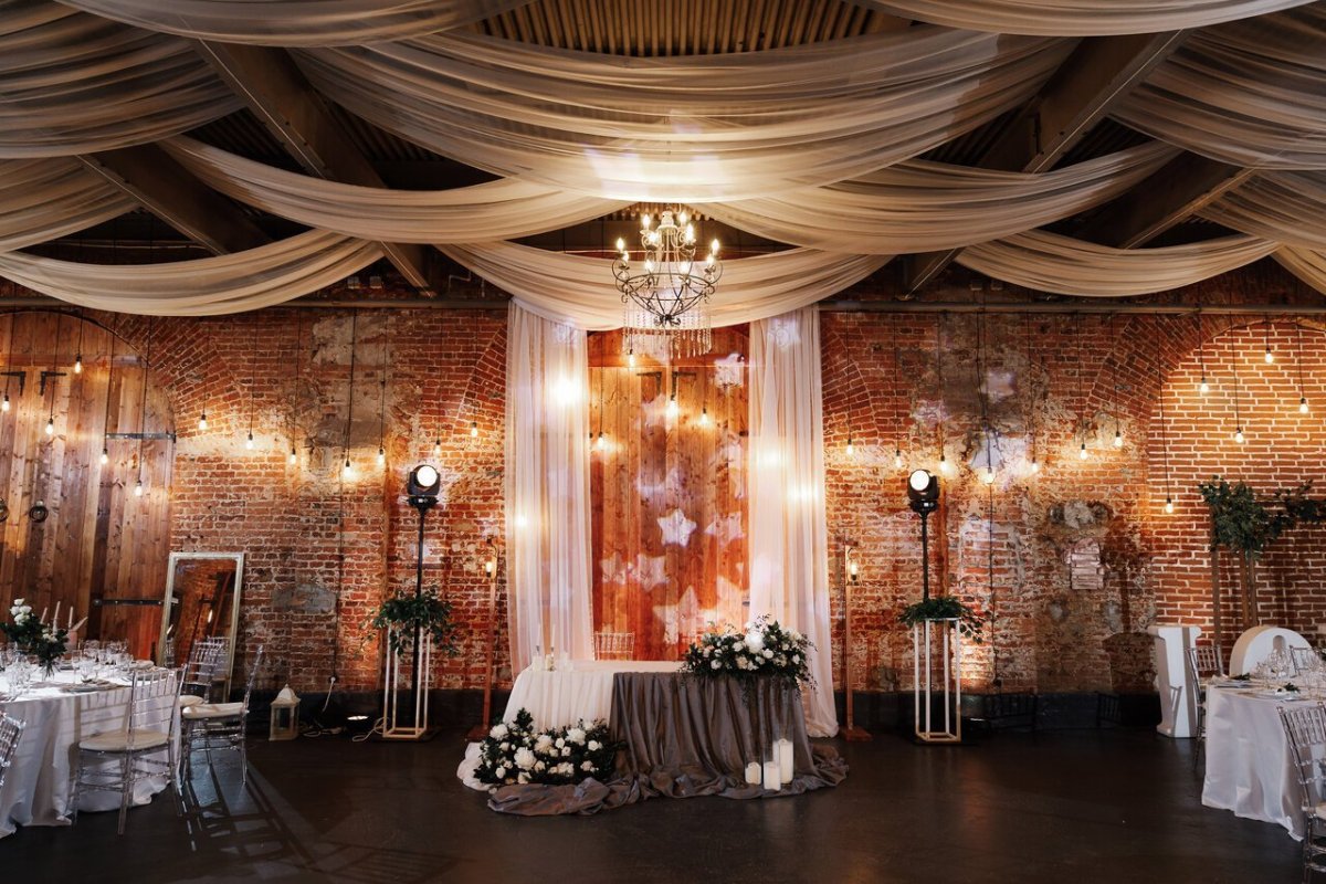 Лофт ресторан Хаянис Холл