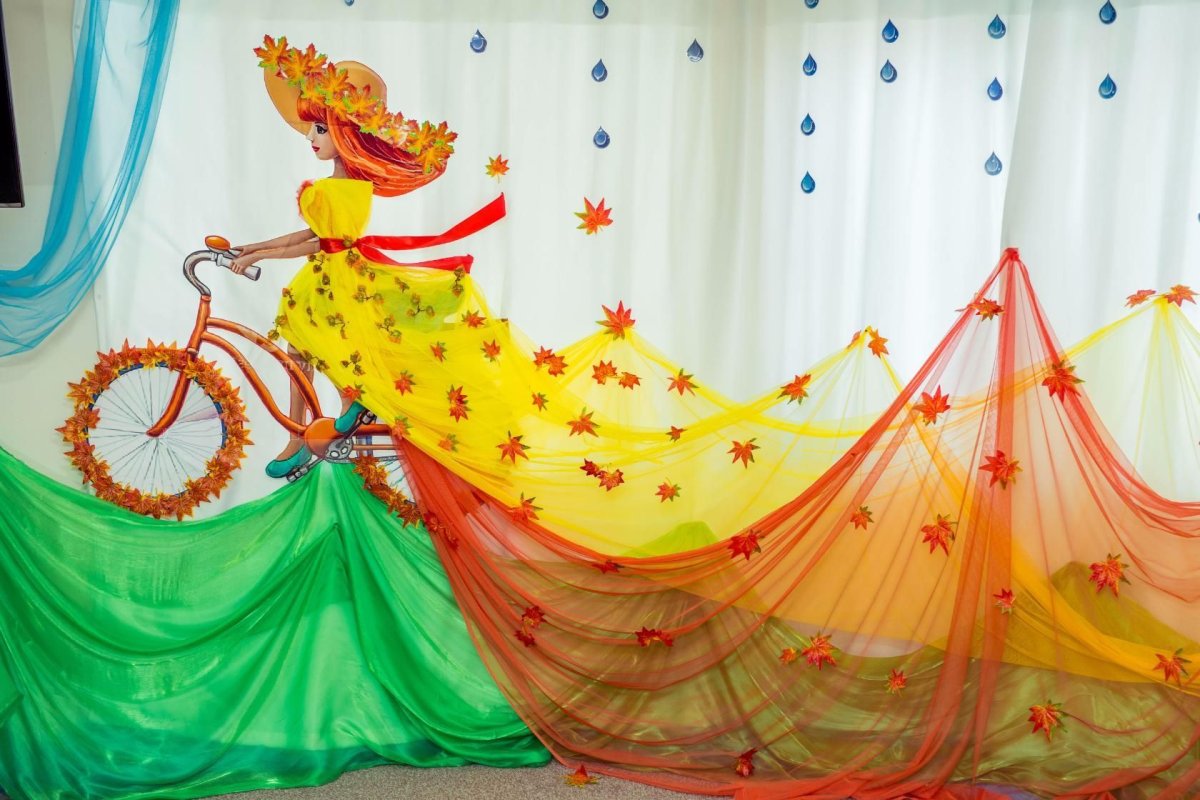 Осеннее украшение музыкального зала в детском саду