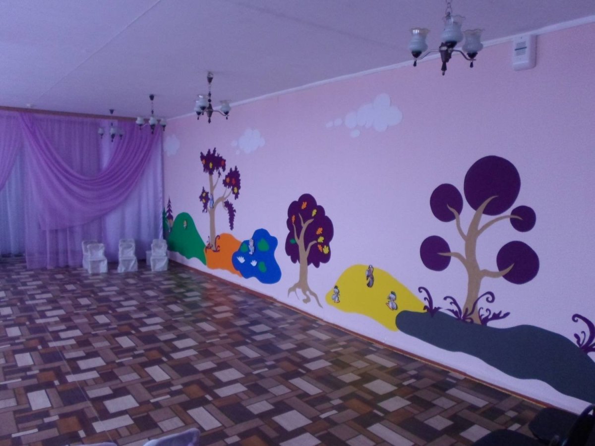 Украшение стен музыкального зала в ДОУ