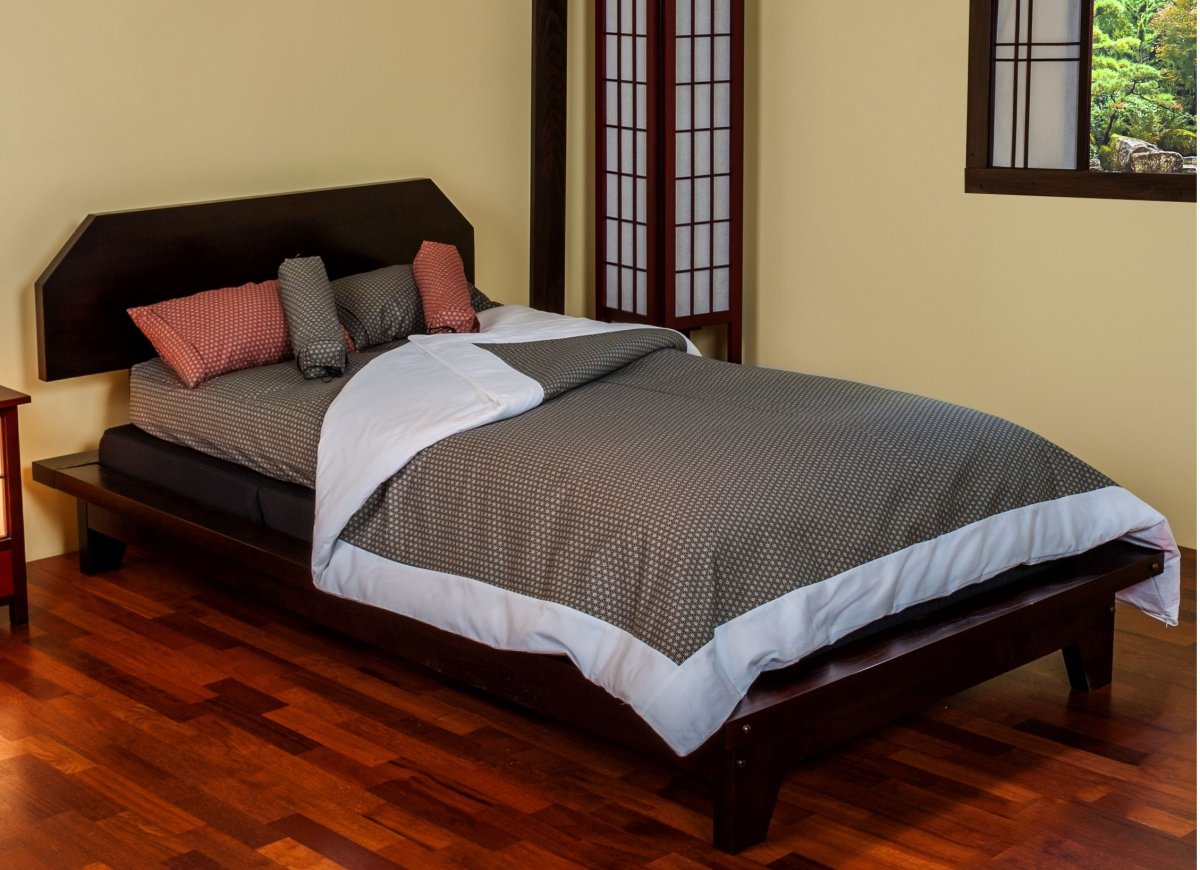 Японская кровать высокая