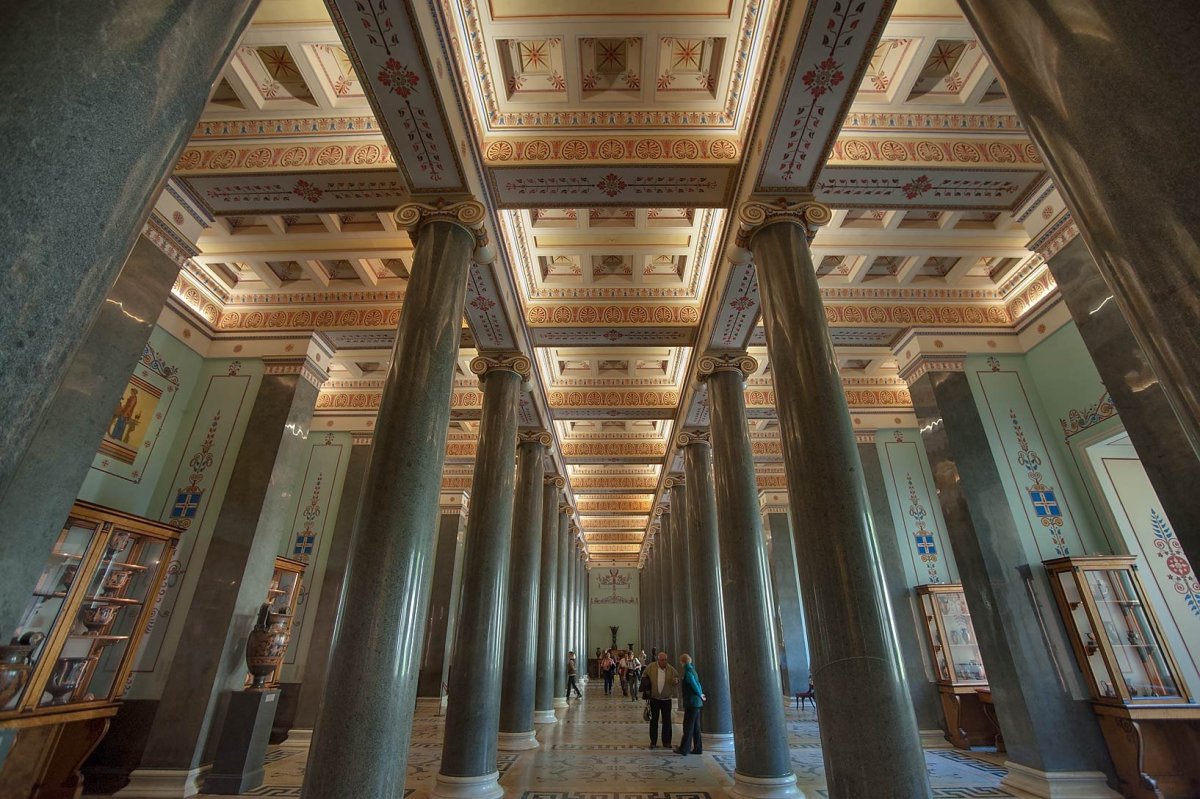 Двенадцатиколонный зал нового Эрмитажа