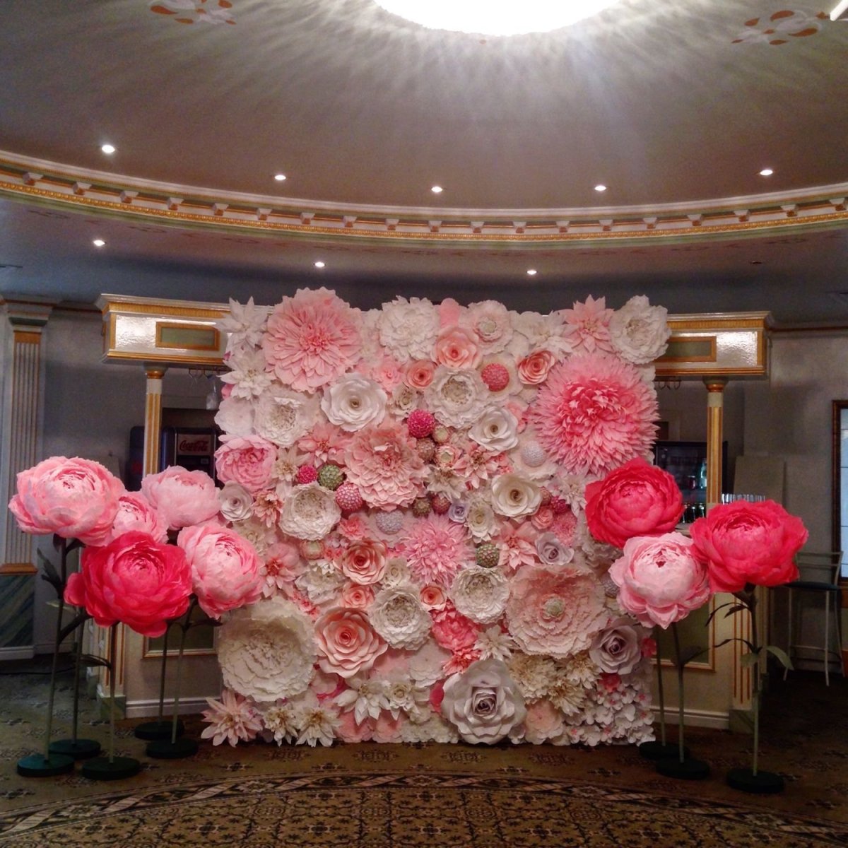 Гигантские бумажные цветы