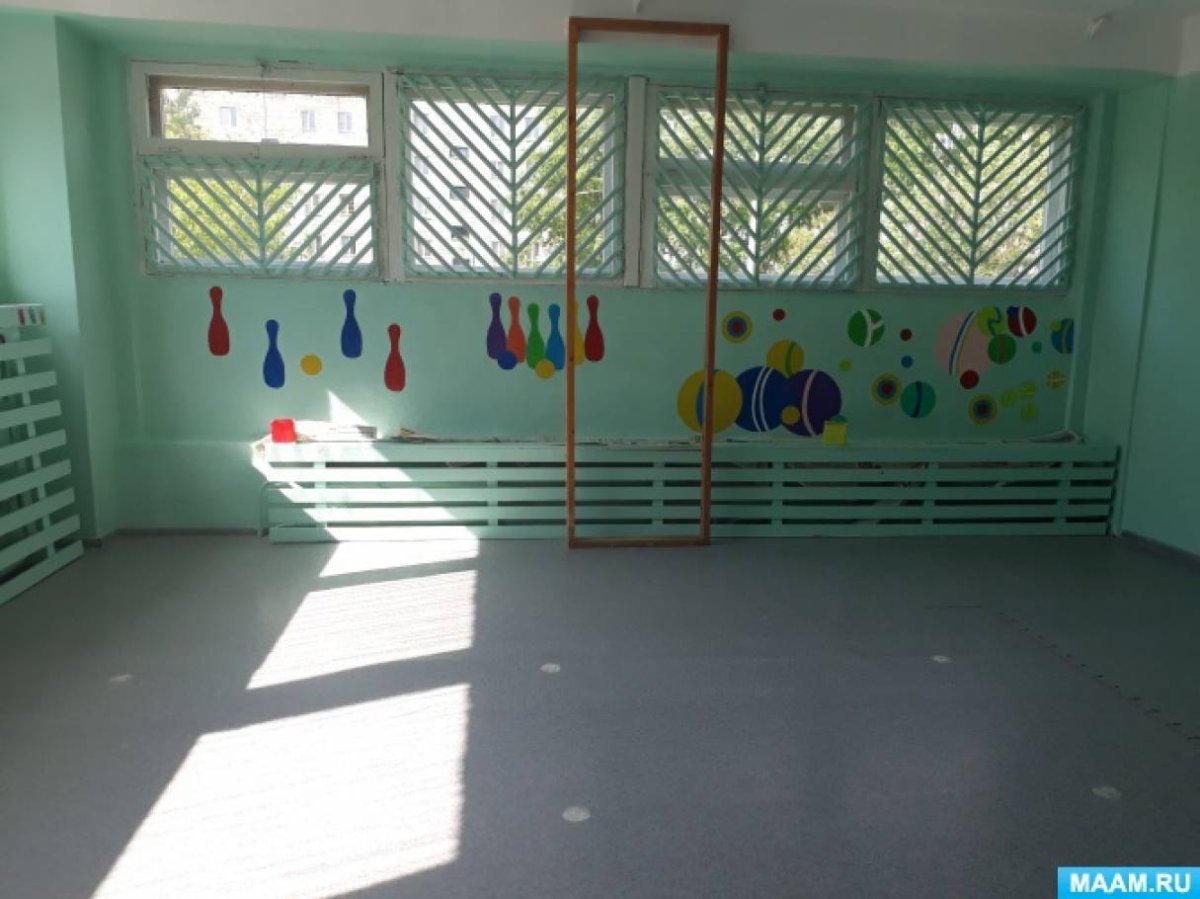 Стены в спортзале детского сада