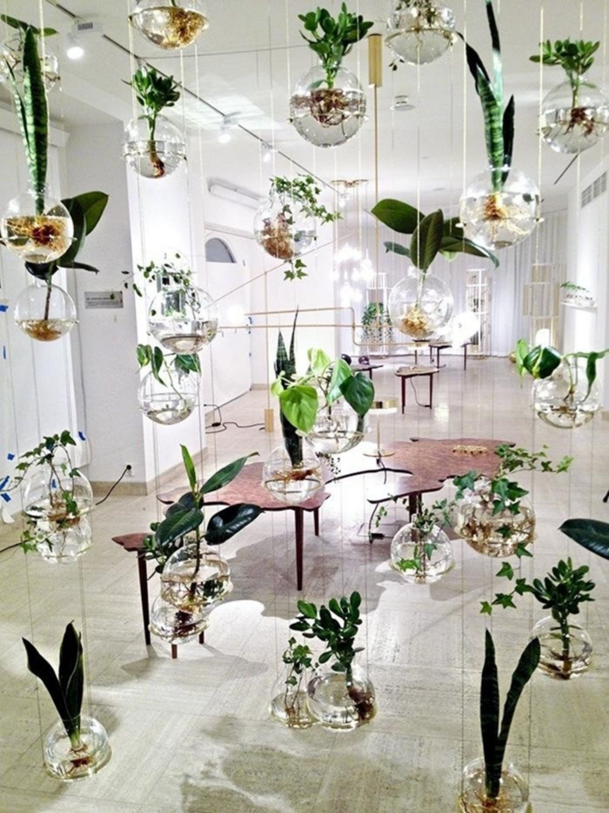 Украшение интерьера искусственными цветами