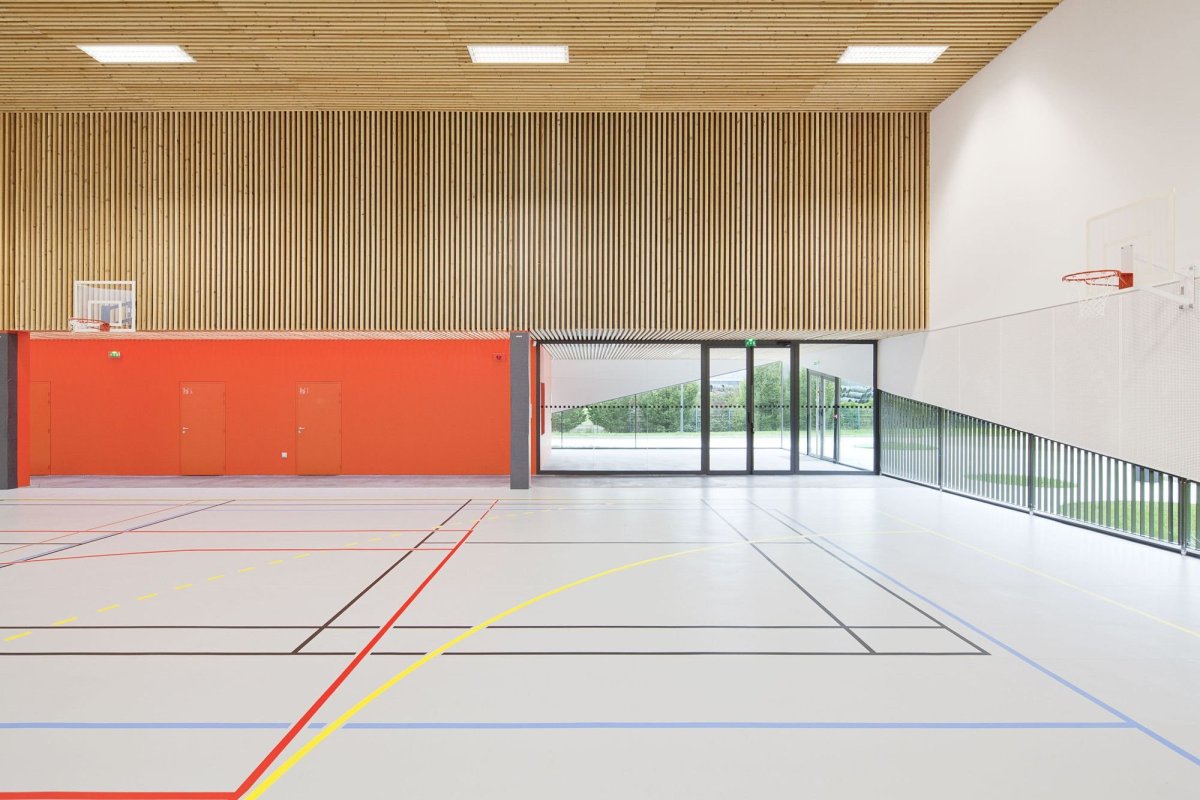 Современный спортзал в школе