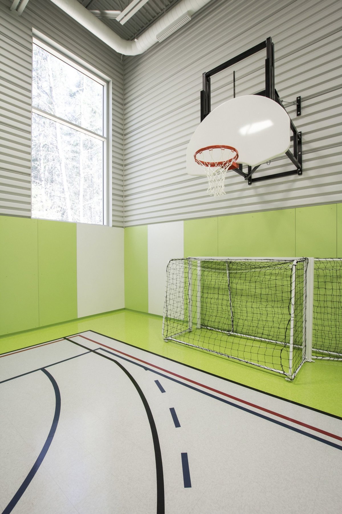 Школьный спортзал