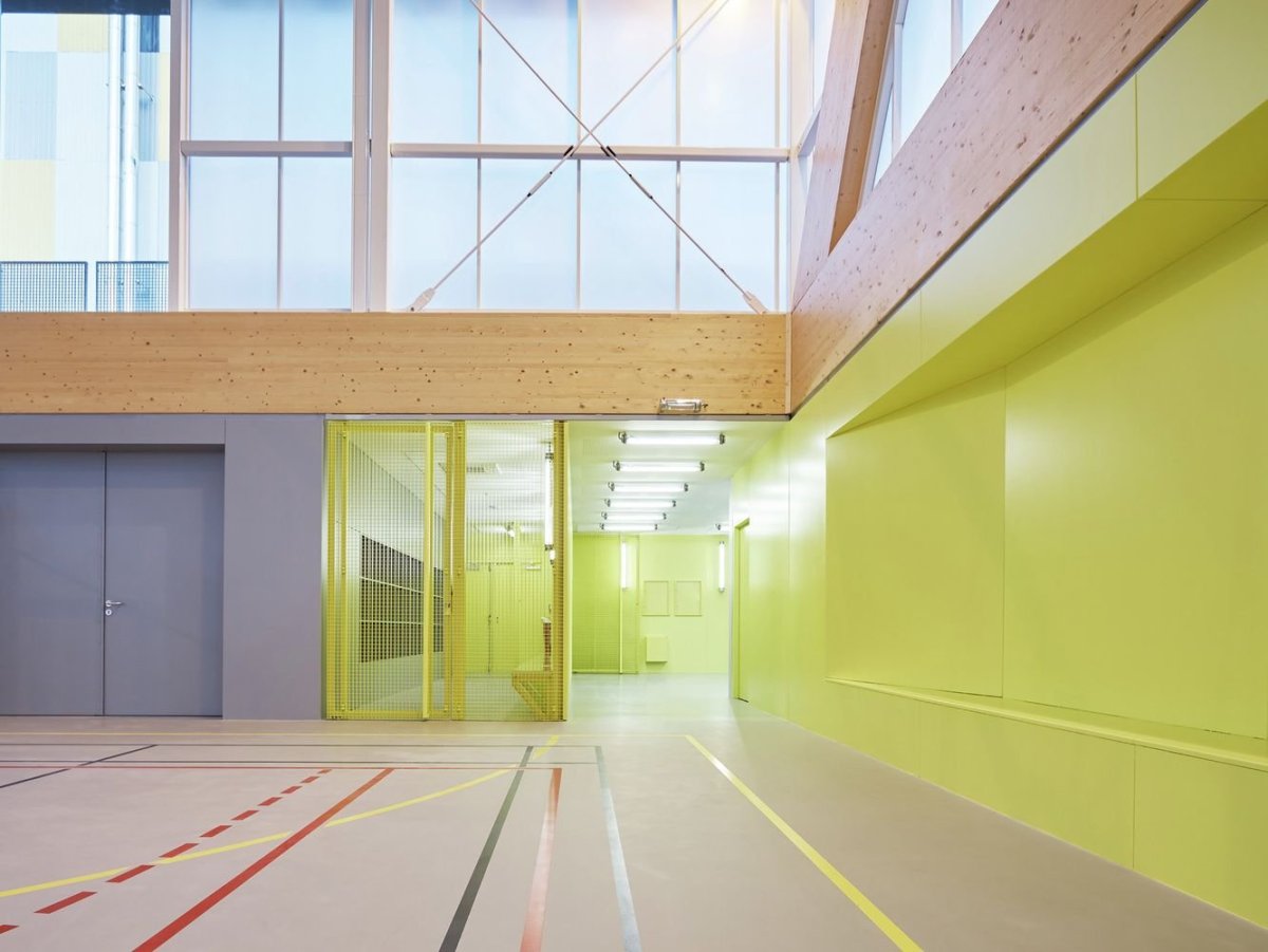 Интерьер спортивного зала в школе