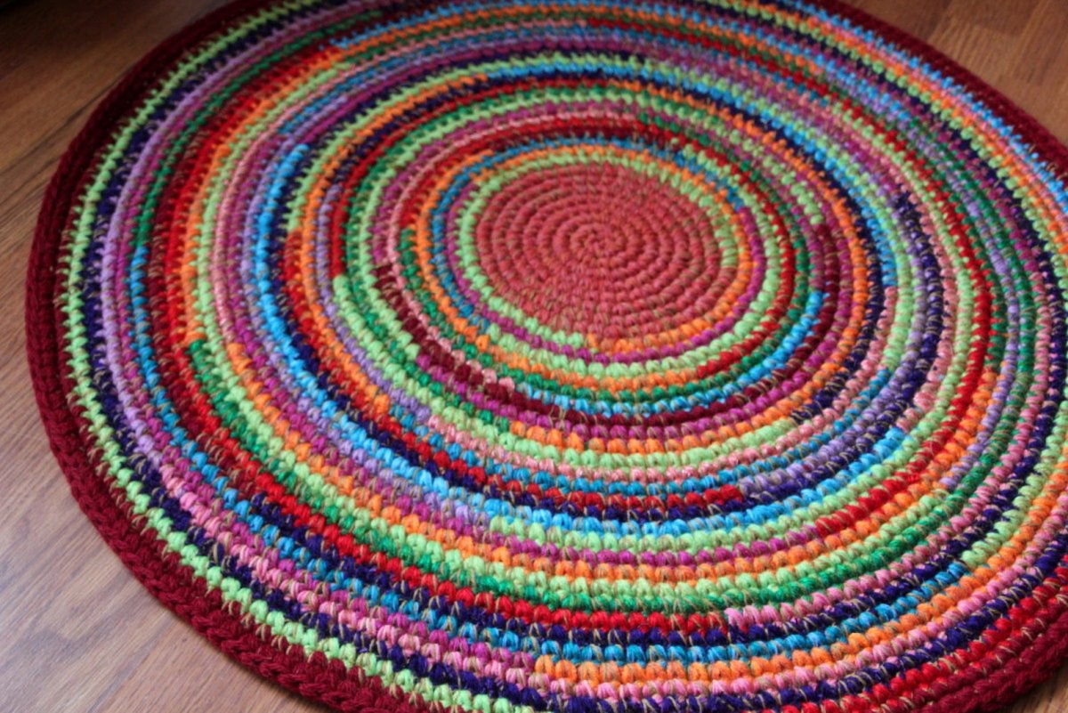 Коврик крючком из остатков пряжи прямоугольный