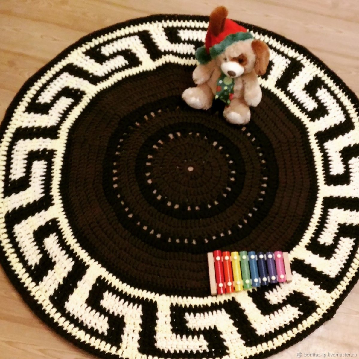 Вязаные коврики из старых вещей