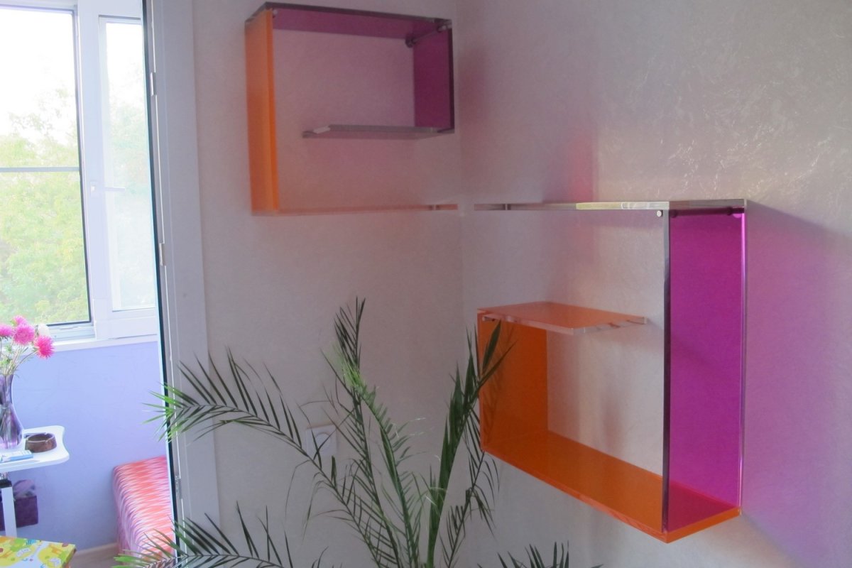 Цветные стеклянные полки