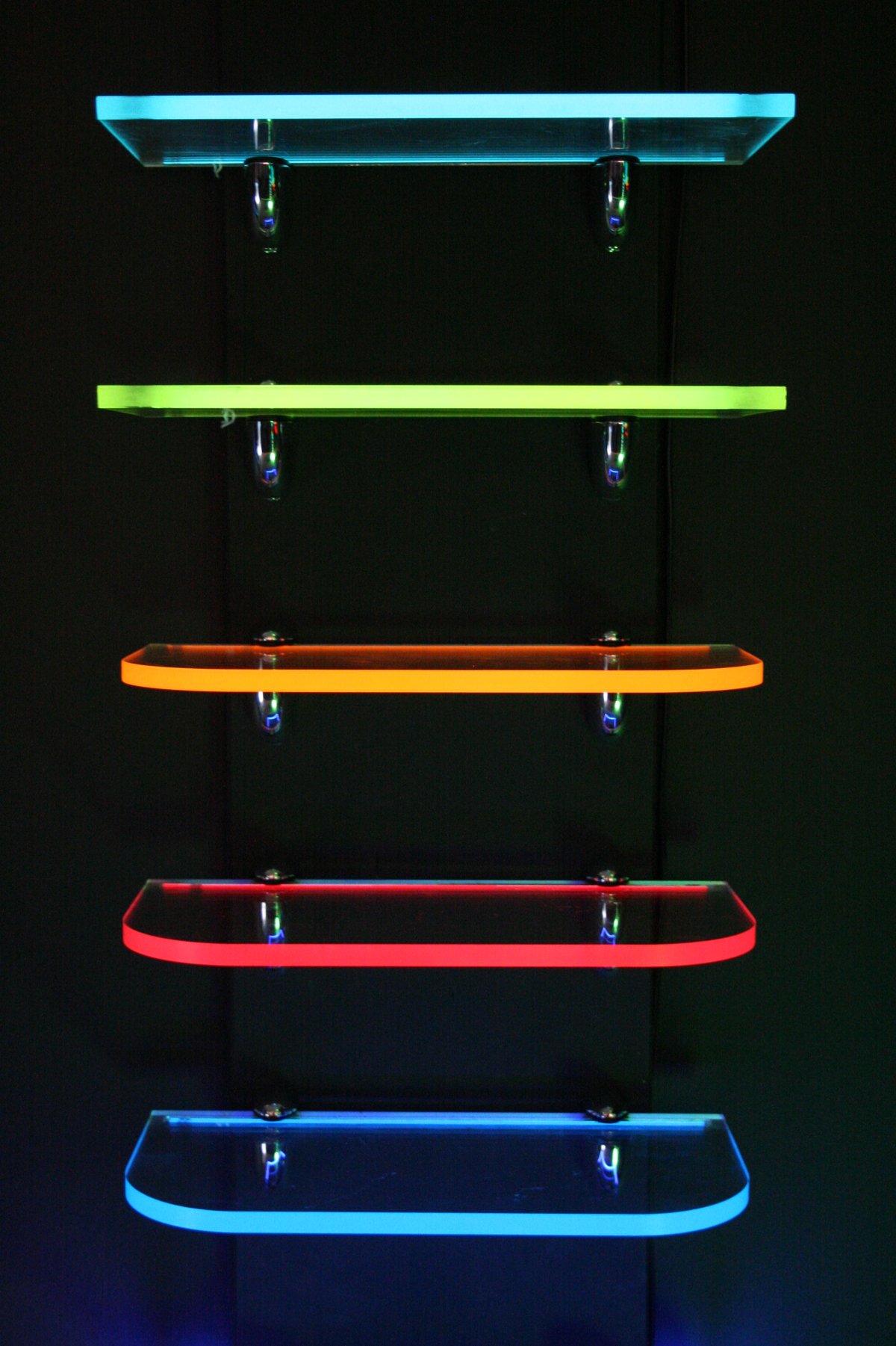 Полки из стекла с подсветкой