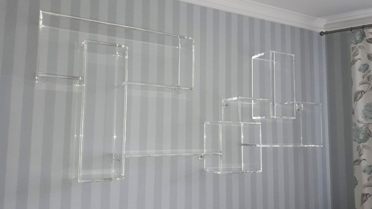Прозрачные полки на стену из оргстекла
