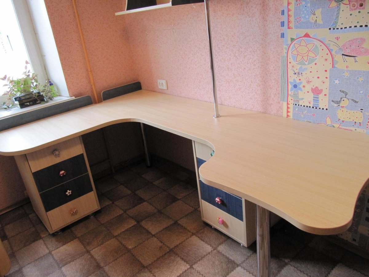 Стол для двоих детей