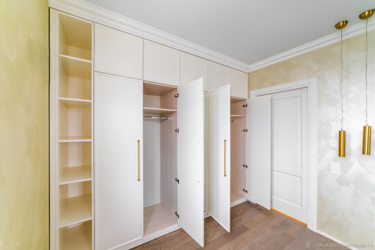 Встроенный распашной шкаф в нишу