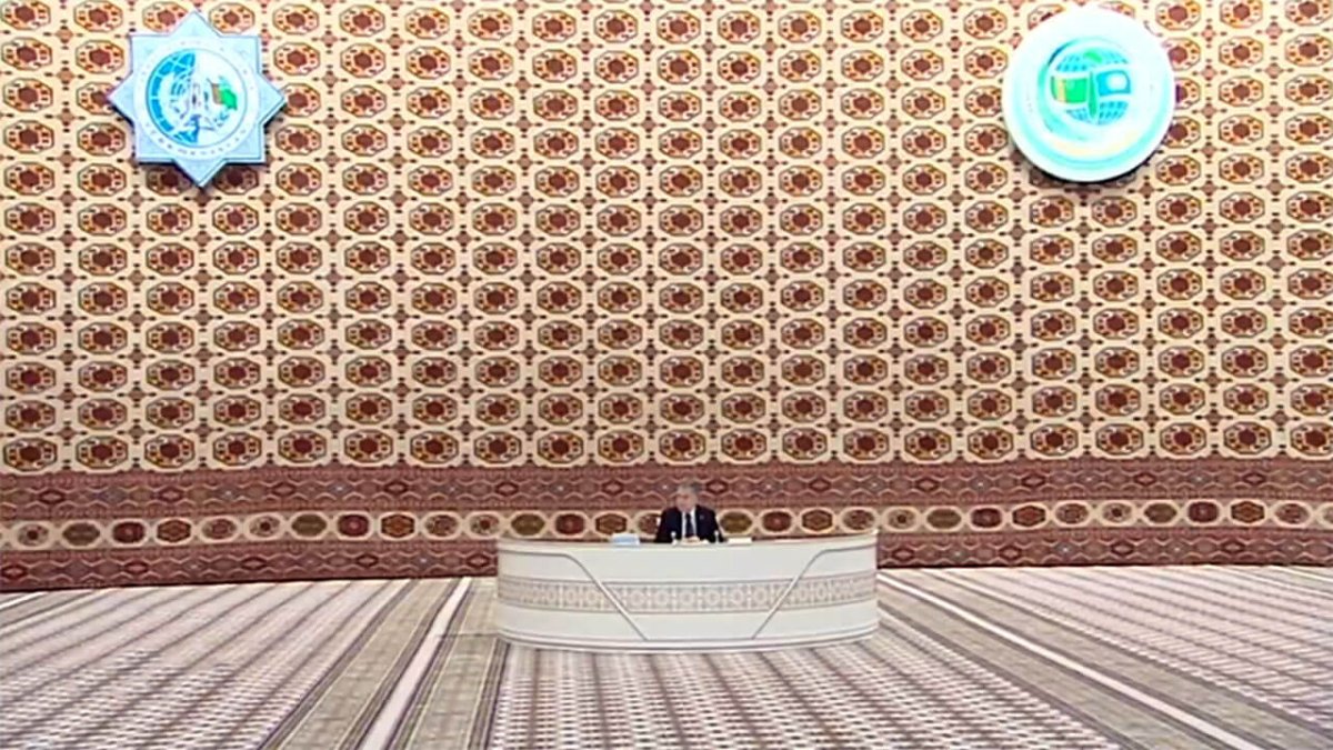 Гурбангулы Бердымухаммедов ковер