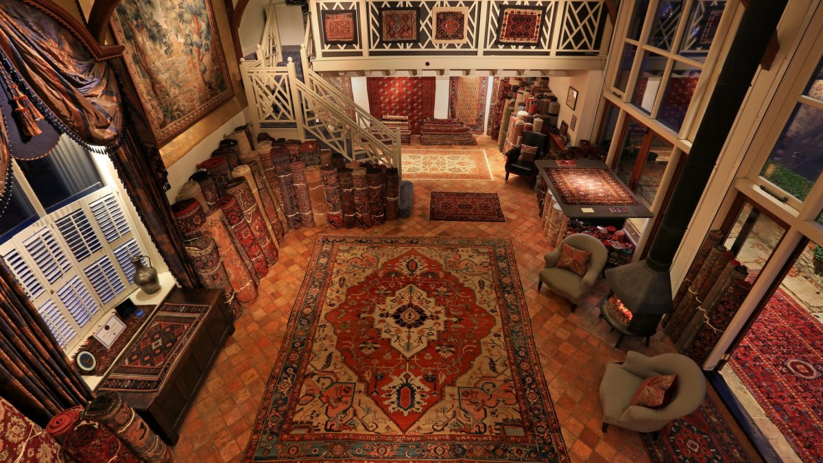 Дома в внутри интерьер с туркменскими коврами