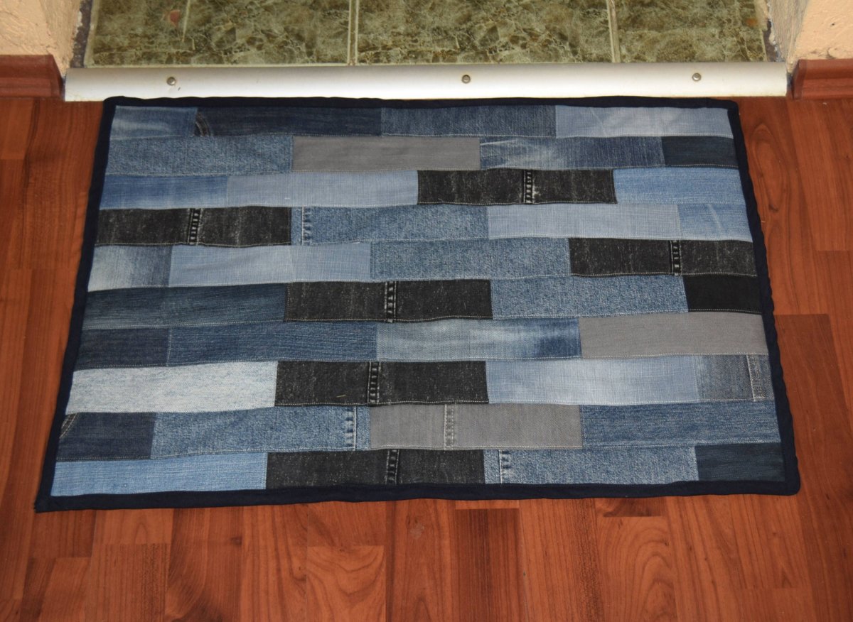 Коврик из старых брюк