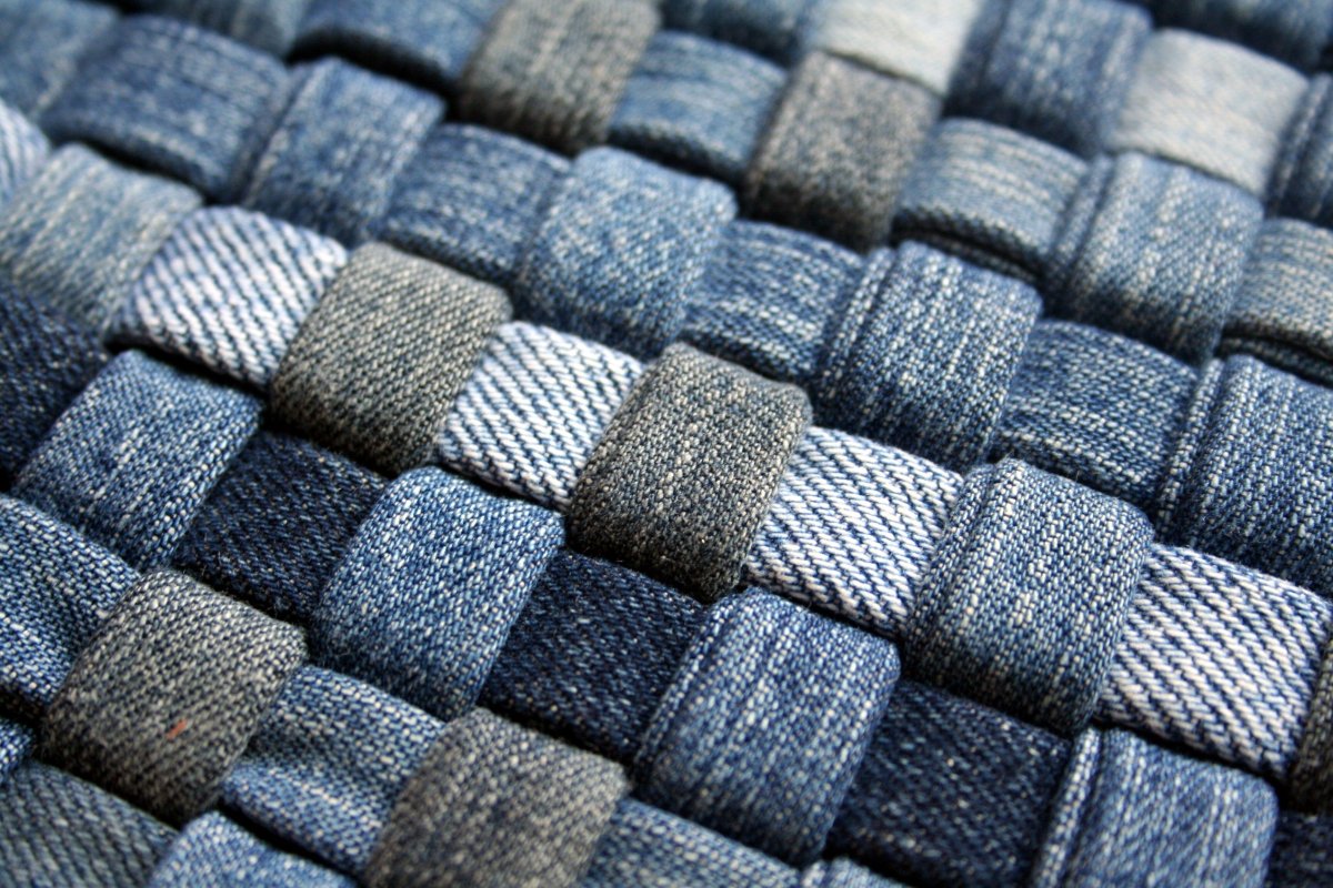 Коврик из джинсовых полосок