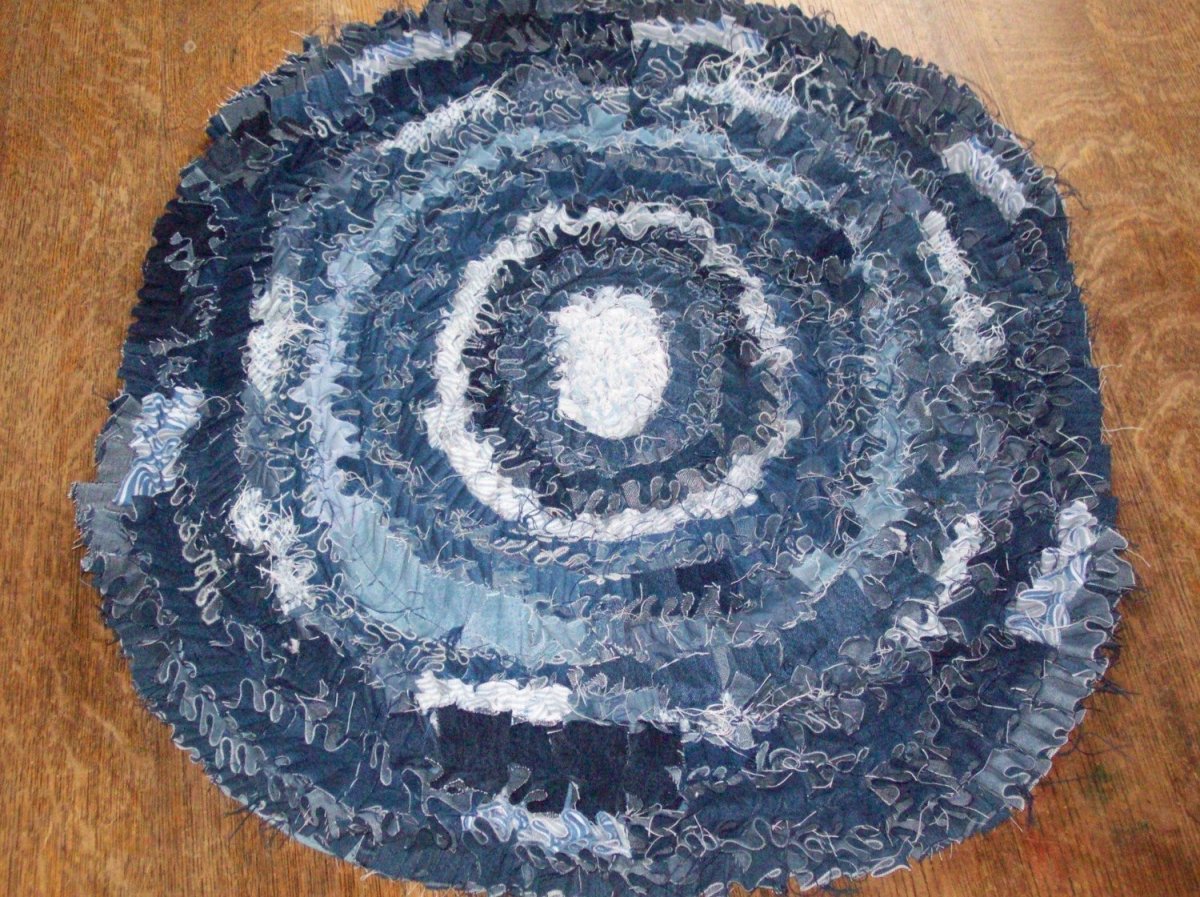 Коврик из старых джинс